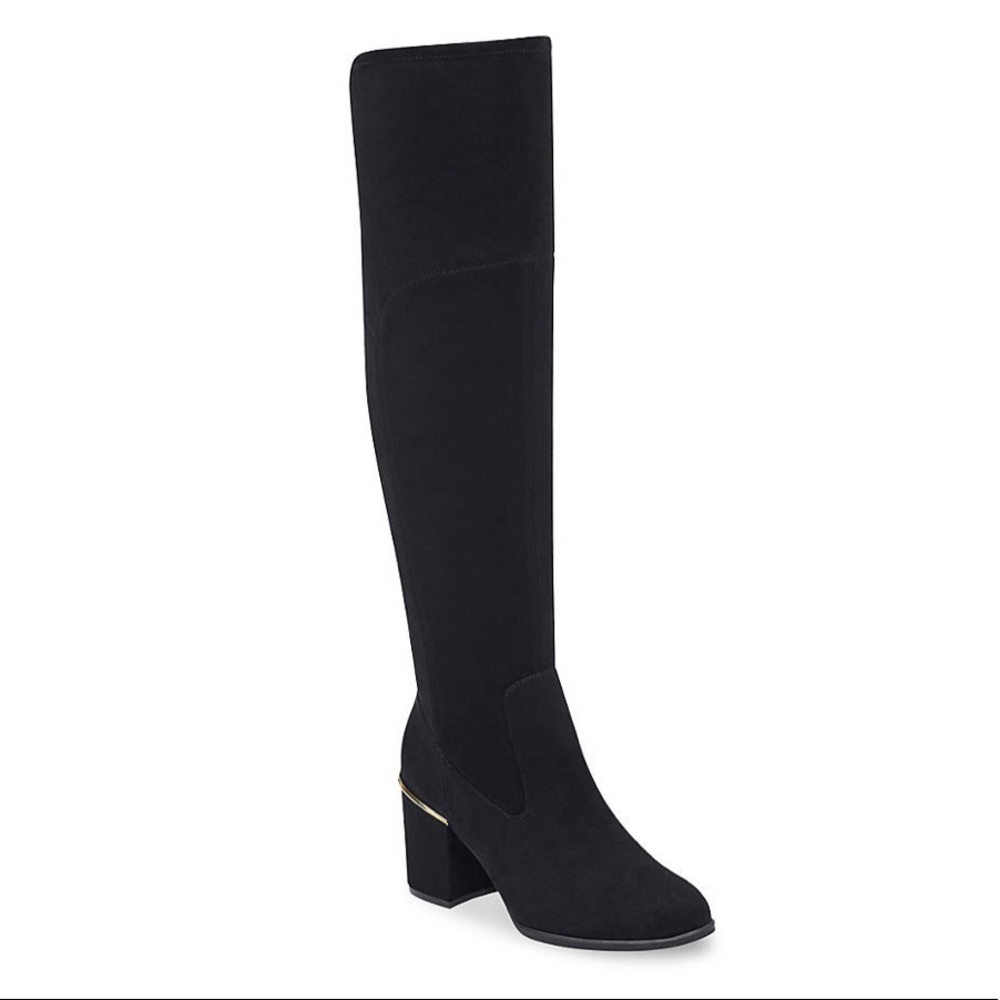 Unisa Dreeva Boot size 6